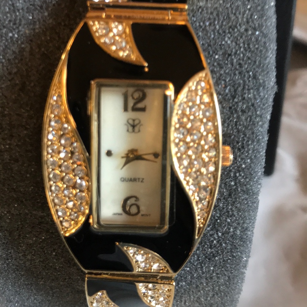 watch - Picture 3 of 5